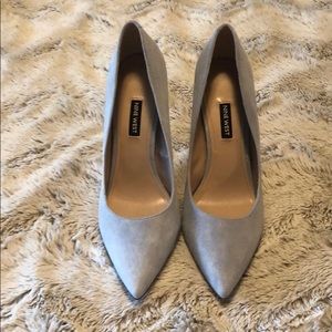 STUNNING Light blue suede Nine West pumps